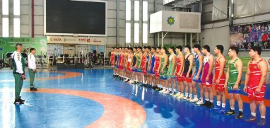 Туркменские борцы проводят сборы в Дагестане перед чемпионатом Азии