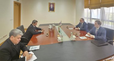 Raşid Meredov, Türkmenistan Dışişleri Bakanlığı'nda Rusya’nın Türkmenistan büyükelçisiyle bir araya geldi