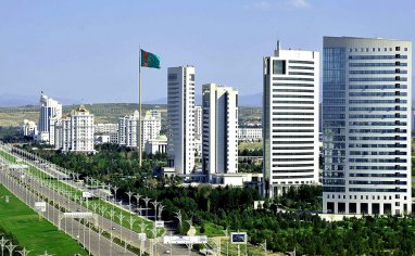 Petrol ve gaz kompleksi binasında, Abu Dabi ve Malezya temsilcileriyle toplantı yapıldı
