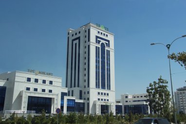 В Ашхабаде стартовал международный показ моды
