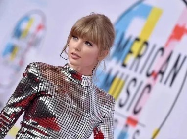 Taylor Swift won MTV VMA again in the main category