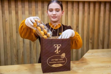 Free delivery of sweets from Zyýat Hil for orders over 150 manat