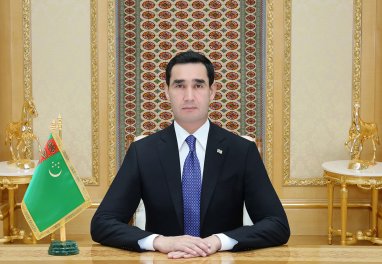 Президента Туркменистана с Днем Победы поздравил Владимир Путин