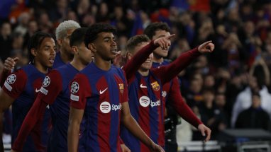 UEFA Şampiyonlar Ligi'nde dün gece oynanan maçlar sonucu, Barcelona ve Arsenal çeyrek finale yükselen takımlar oldu