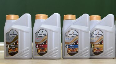 ES Asuda akym offers Şir Ýag motor oil in convenient one-liter packages