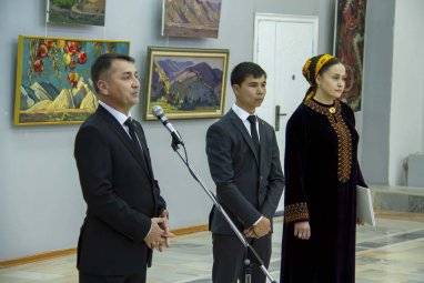 В Ашхабаде открылась персональная выставка художника Шагылыча Атаева