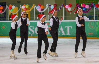Ледовое шоу с участием юных фигуристов покорило зрителей в Ашхабаде